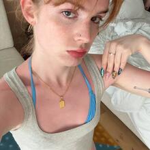  Nude
