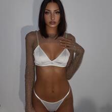  Nude