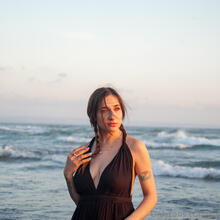 Nude