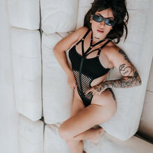  Nude
