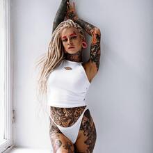  Nude