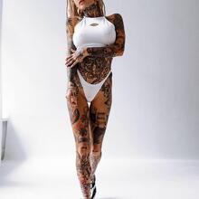  Nude
