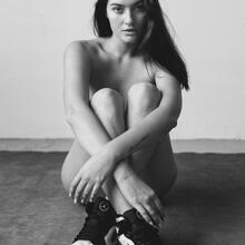  Nude