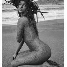  Nude