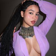  Nude
