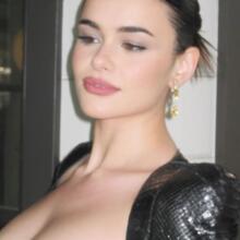  Nude