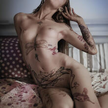  Nude
