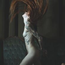  Nude