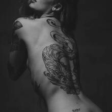  Nude