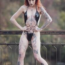  Nude