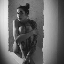  Nude