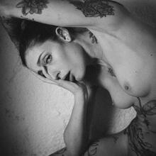  Nude