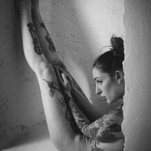  Nude