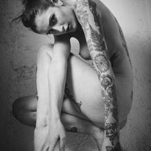  Nude