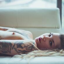  Nude