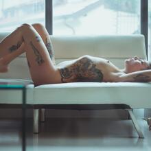  Nude