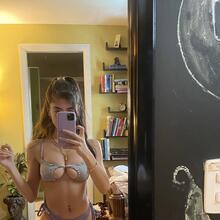  Nude