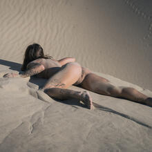  Nude