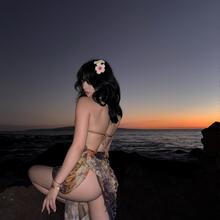  Nude