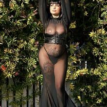  Nude