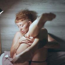  Nude