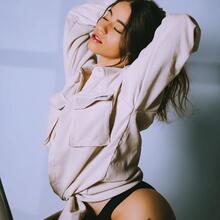  Nude