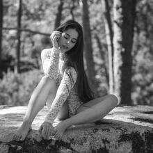  Nude