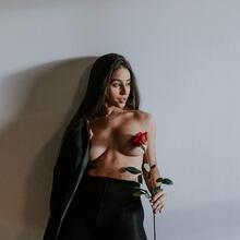  Nude