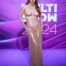  Nude