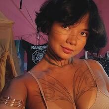  Nude