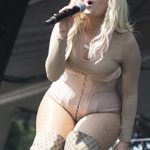  Nude