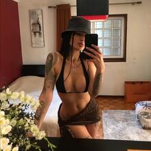  Nude