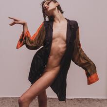  Nude