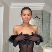  Nude