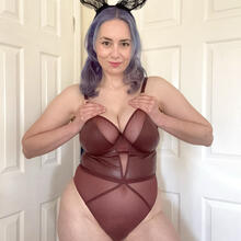  Nude