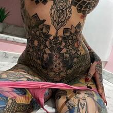  Nude