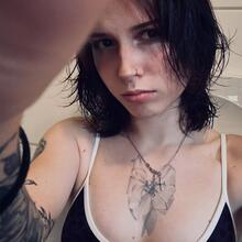 Nude