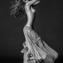  Nude