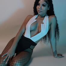  Nude