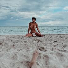  Nude