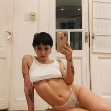  Nude