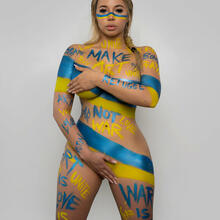  Nude