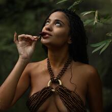  Nude
