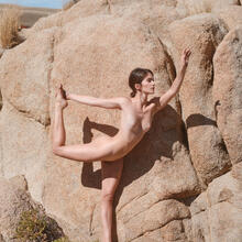  Nude