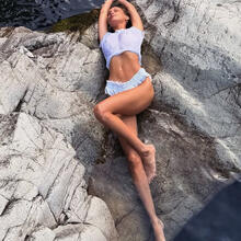  Nude