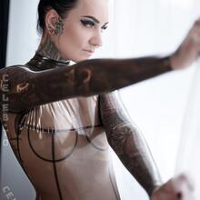  Nude