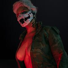  Nude