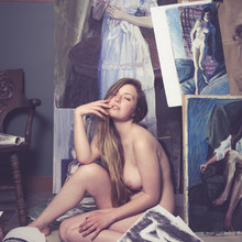  Nude