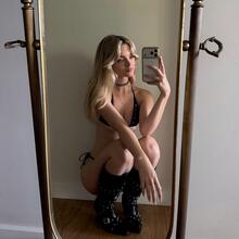  Nude