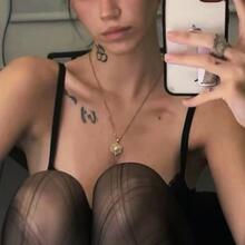  Nude